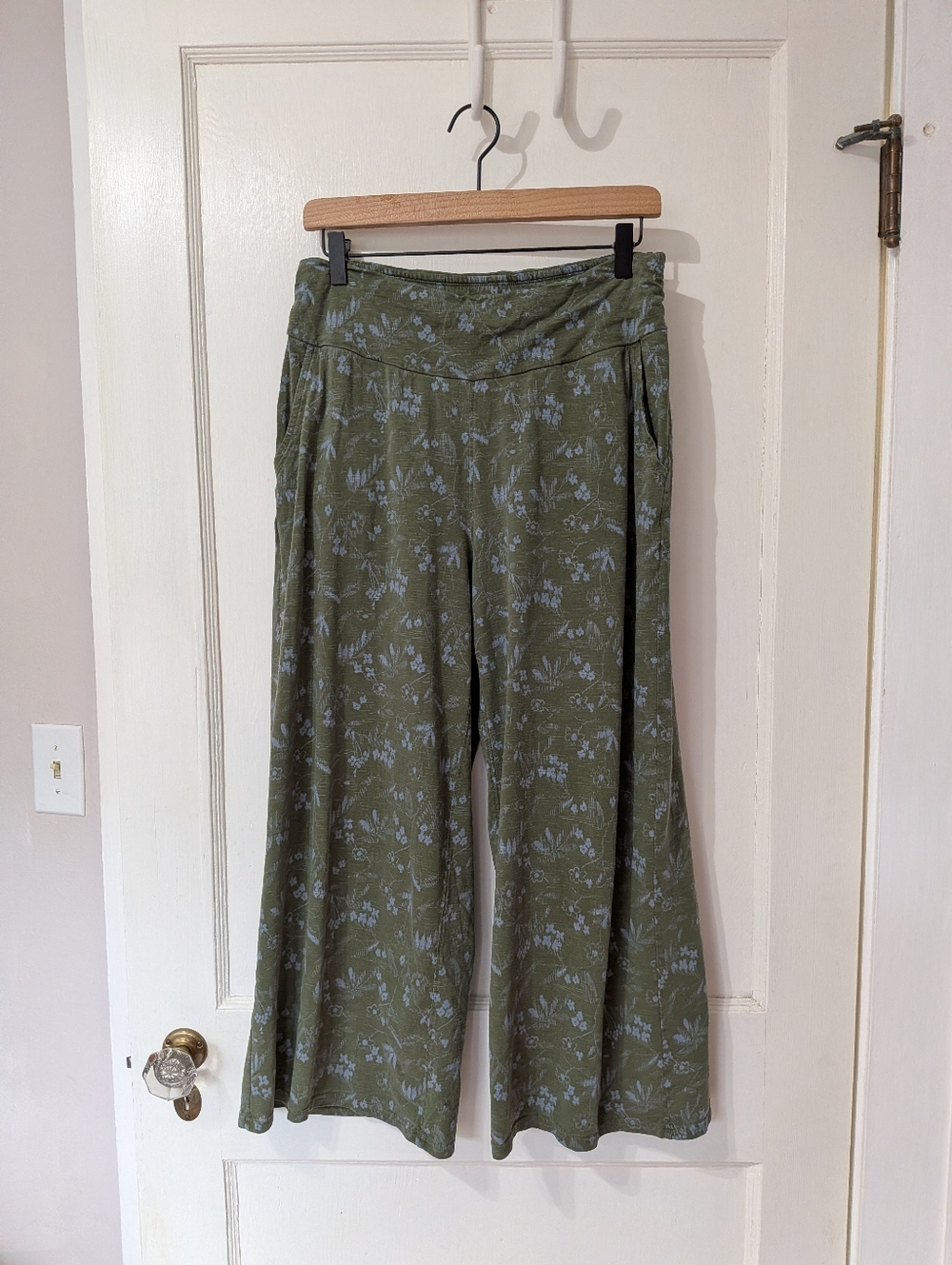 Toad&Co Olive Green Wide-Leg Floral Chaka Pants | Medium